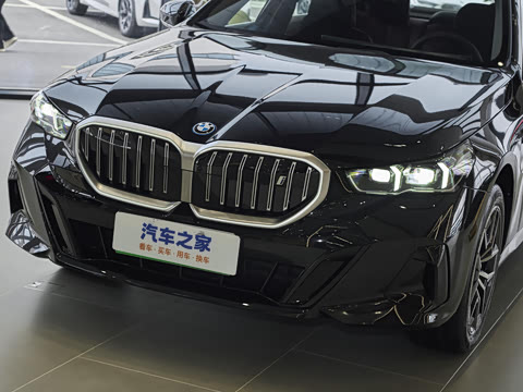 2026�� �Ŀ� eDrive 35L M�˶���װ