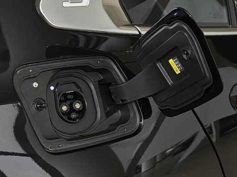 2026�� �Ŀ� eDrive 35L M�˶���װ