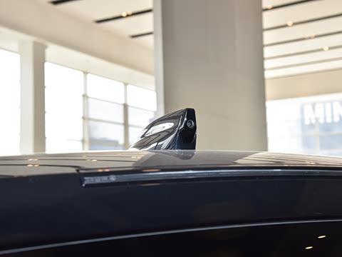 2026�� 110 3.0T P400 X-Dynamic HSE