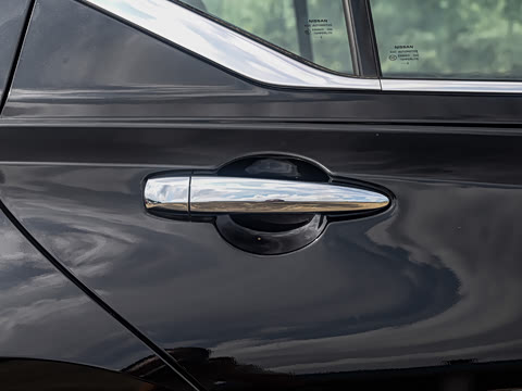 2025�� 2.0L SV �ڽ��