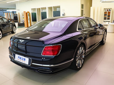 2026�� 4.0T V8 Mulliner