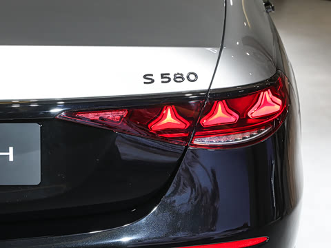 2027�� S 580 4MATIC Night Series