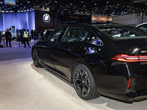 2026�� �Ŀ� 530Li ������ M�˶���װ