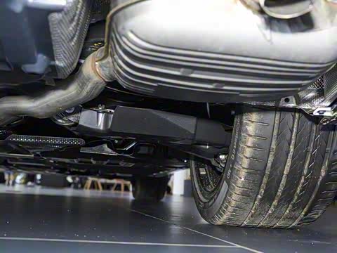 2025�� �Ŀ� E 300 �������˶���