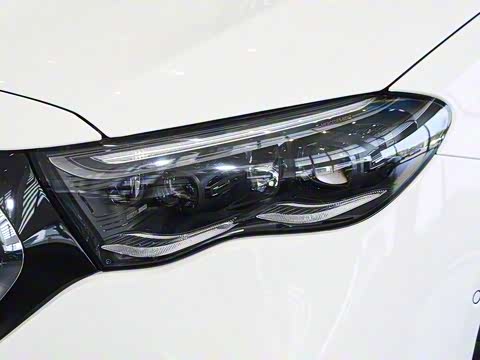 2025�� �Ŀ� E 300 �������˶���