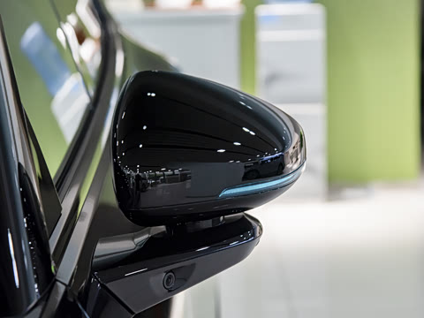 2025�� 820 Max