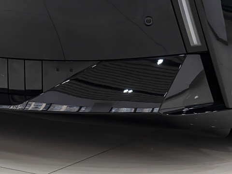 2025�� 820 Max