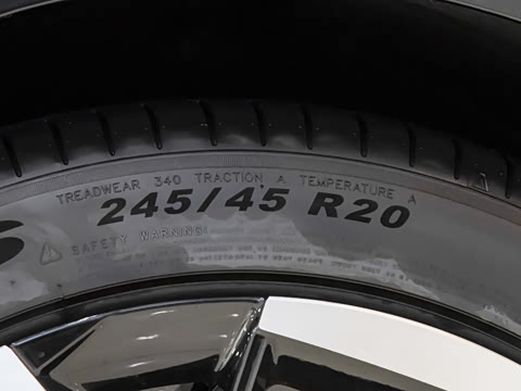 2025�� 820 Max