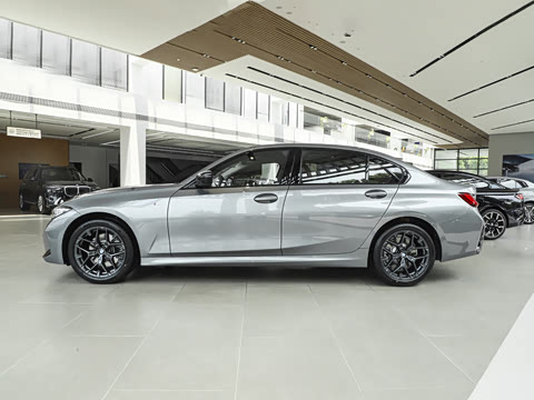 2026�� 330Li M�˶���ҹ��װ