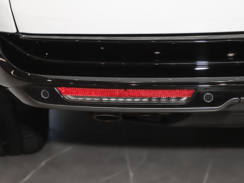 2025�� 4.4 V8 SV���ٴ����ӳ��� 4��
