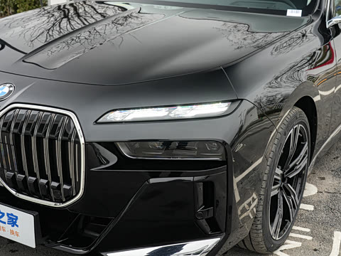 2026�� �Ŀ� 740Li ������ M�˶���װ