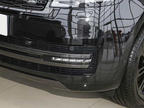 2026�� 3.0 L6 400PS SE�����