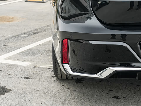 2026�� �Ŀ� 740Li ������ M�˶���װ