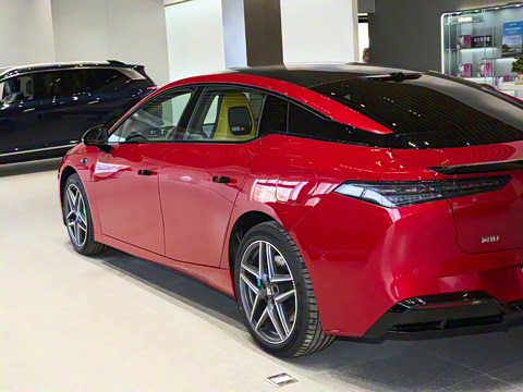 2025�� �Ŀ� 710 Max��