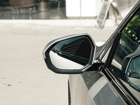 2026�� �Ŀ� 530Li ������ M�˶���װ