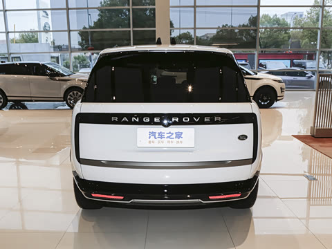 2026�� 3.0 L6 400PS SE�����