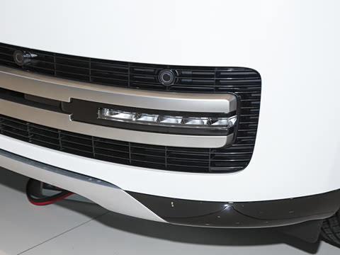 2026�� 3.0 L6 400PS SE�����