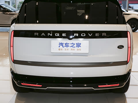 2026�� 3.0 L6 400PS SE�����