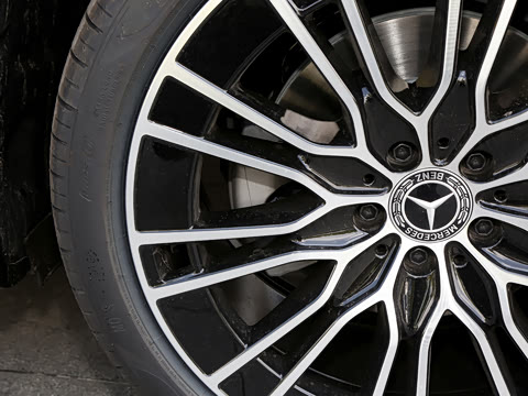 2026�� �Ŀ� E 300 L �����