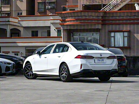 2026�� eDrive 40L M�˶���װ