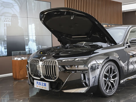 2026�� �Ŀ� 735Li M�˶���װ