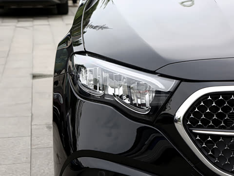 2026�� �Ŀ� E 300 L �����˶���