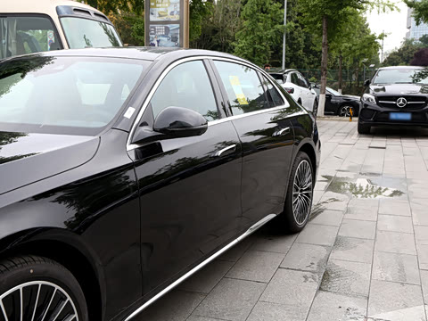 2026�� �Ŀ� E 300 L �����˶���