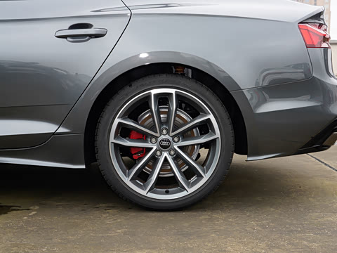 2025�� Sportback ��ذ� 40 TFSI quattro ����������