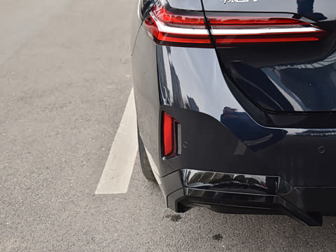 2026�� �Ŀ� 530Li ������ M�˶���װ