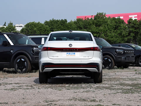 2026�� S 300TSI ������