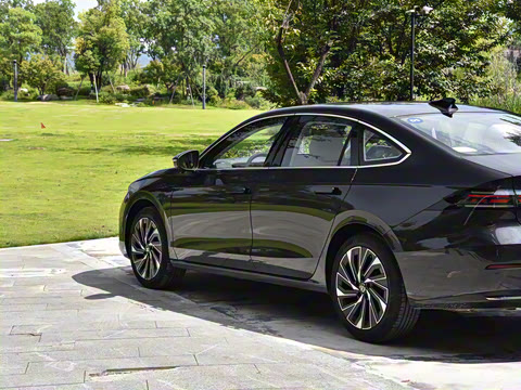 2026�� L 300TSI DSG ������