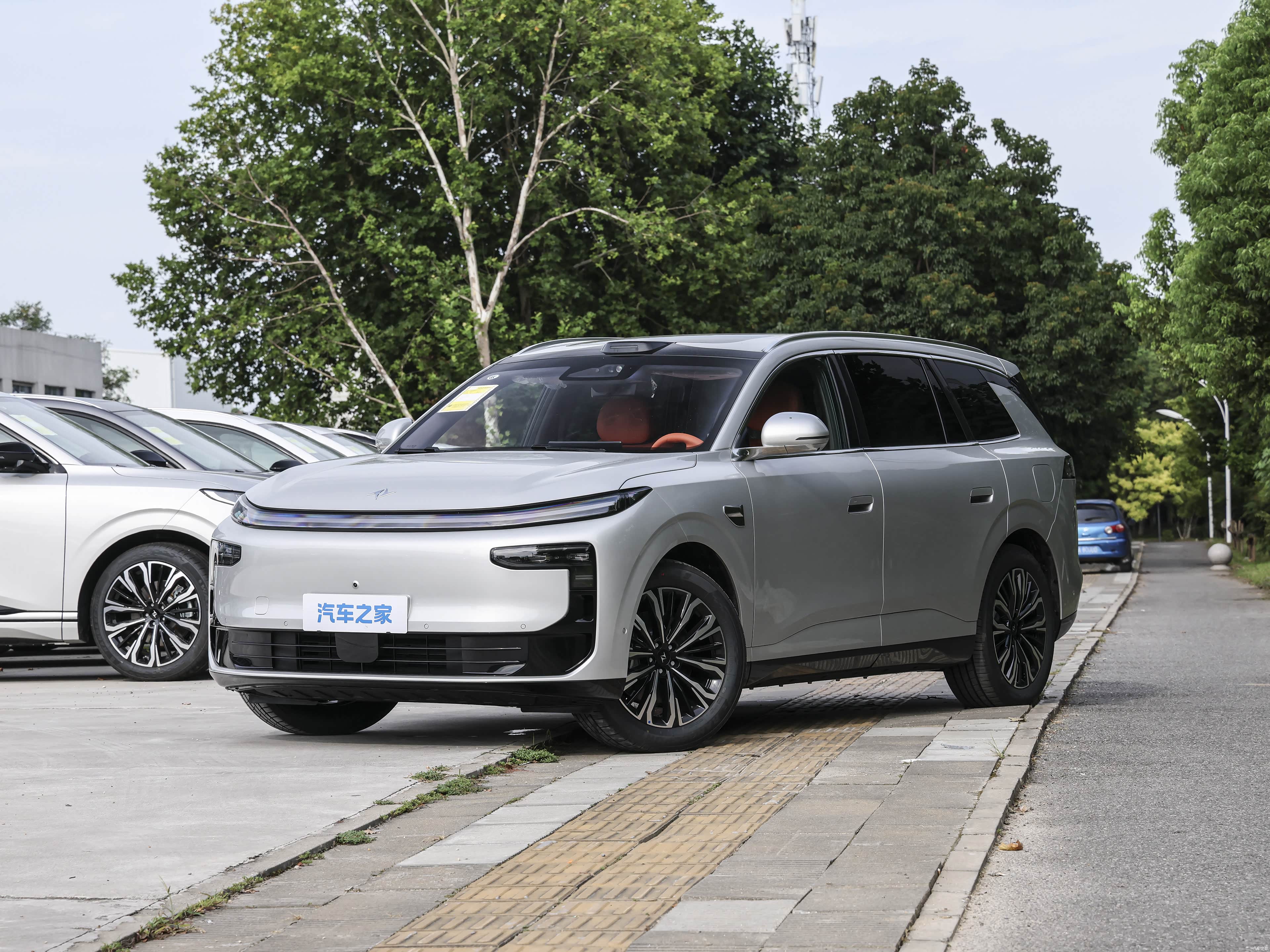 Dongfeng M8