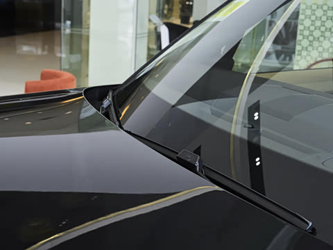 2026�� 3.0 L6 400PS SE�����