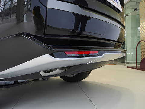 2026�� 3.0 L6 400PS SE�����