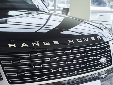 2026�� 3.0 L6 400PS SE�����