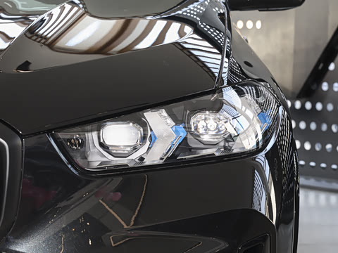 2026�� �Ŀ� xDrive 40Li M�˶���ҹ��װ