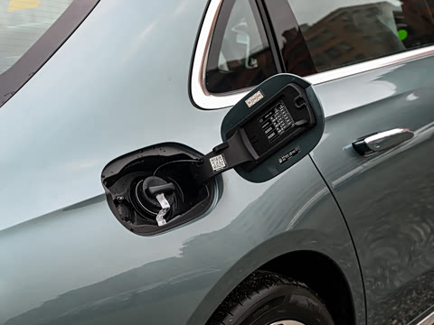 2026�� E 300 L ������