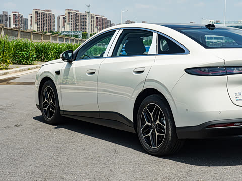 2027�� EV 530KM������