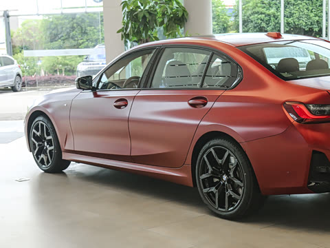 2026�� 330Li �����