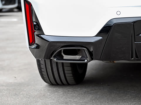 2026�� 330Li ������ M�˶���ҹ��װ