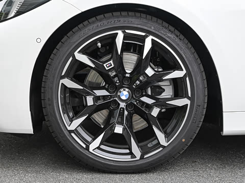 2026�� 430i M�˶���ҹ��װ