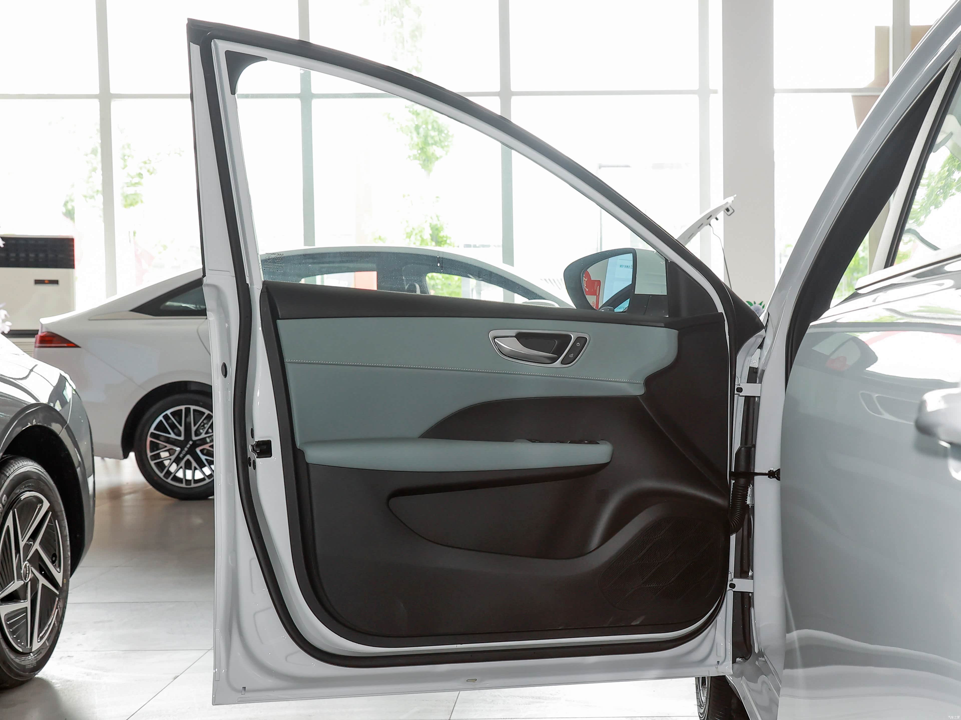 Roewe D6, миниатюра 21