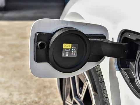 2026�� �Ŀ� eDrive 35L M�˶���װ