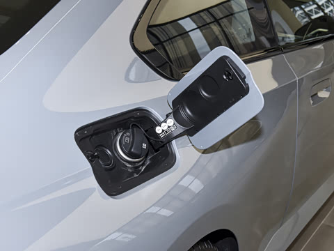 2026�� 225i M�˶���ҹ��װ