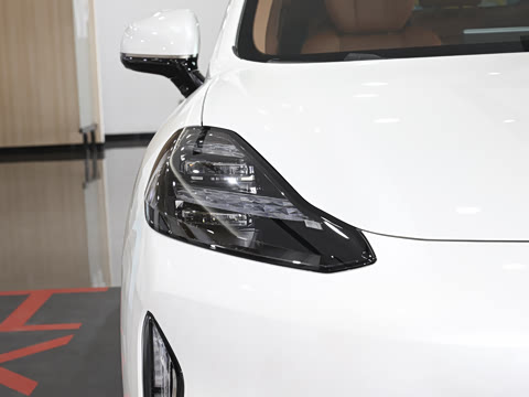 2025�� 825 Max��