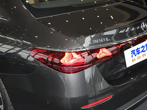 2025�� �Ŀ� E 300 L ������