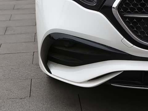 2026�� E 300 L �����˶���