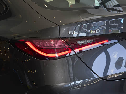 2026�� �Ŀ� GLC 260 4MATIC ����SUV