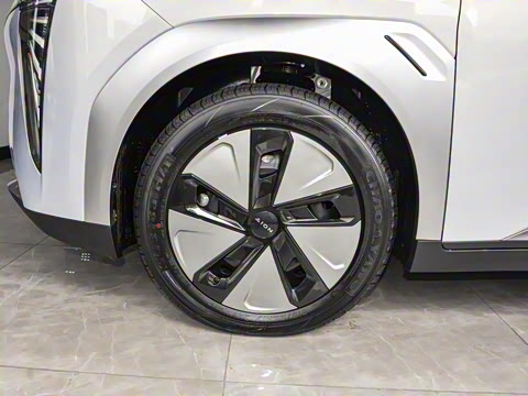 2025�� Plus 430 ������