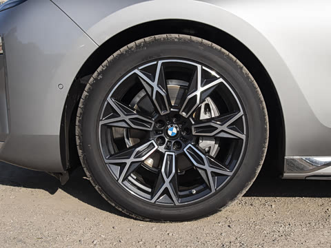 2026�� 735Li ������װ